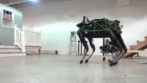 當前方的障礙物有空隙時它可以的鑽過去.